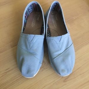 Toms classic canvas shoes